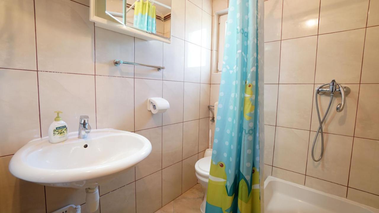 Apartments Kata Gornji Karin Eksteriør bilde